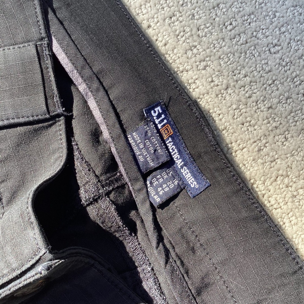 5.11 Tactical Series Black Cargo Pants US 16 Regular Work Hiking Outdoor - Picture 2 of 9